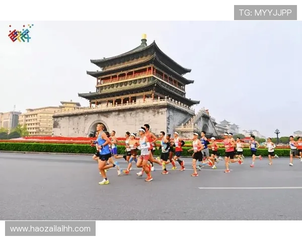 西安攀岩队勇攀高峰在城市马拉松中展现奋斗精神与团队力量